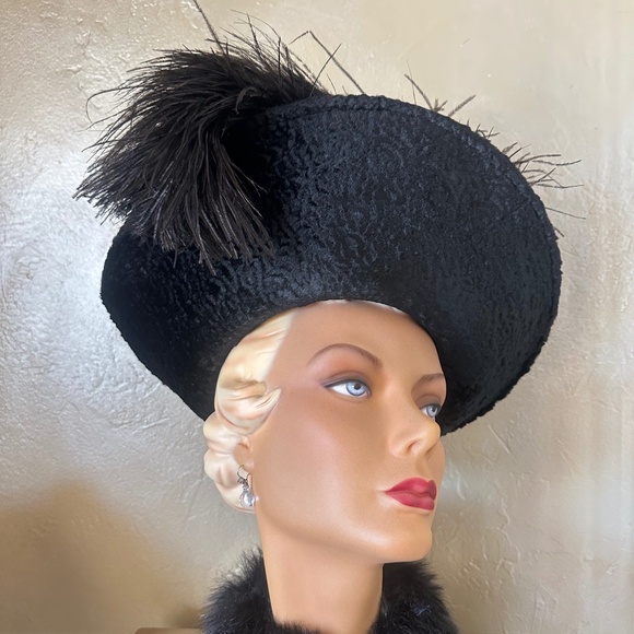 GRANDIOSE 1950s' BLACK FELT & FAUX LAMB WIDE BRIM HAT + TALL OSTRICH FEATHERS - Picture 11 of 15